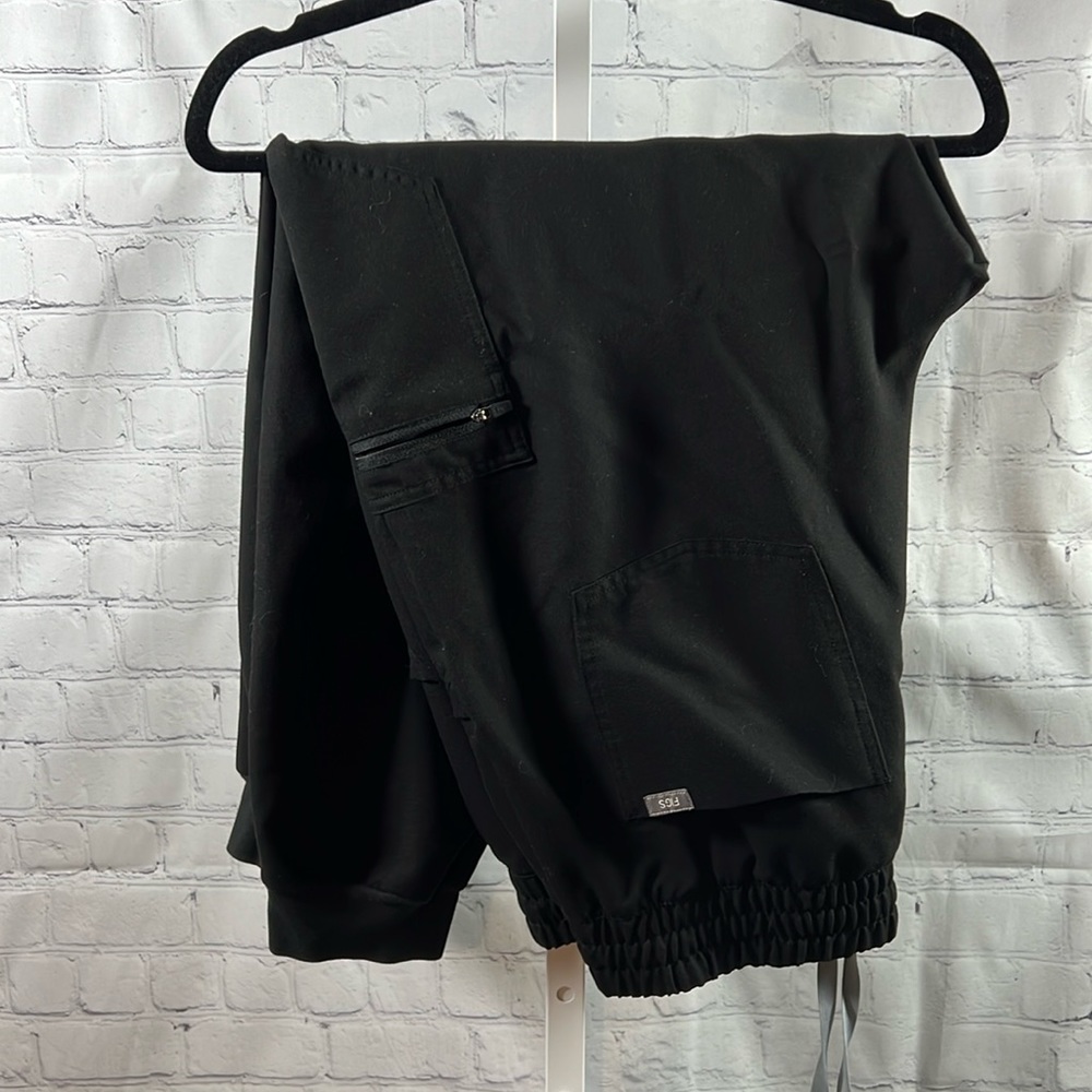 Figs Technical Collection Jogger Scrub Pants. Total 5 pockets. Black XL/P.